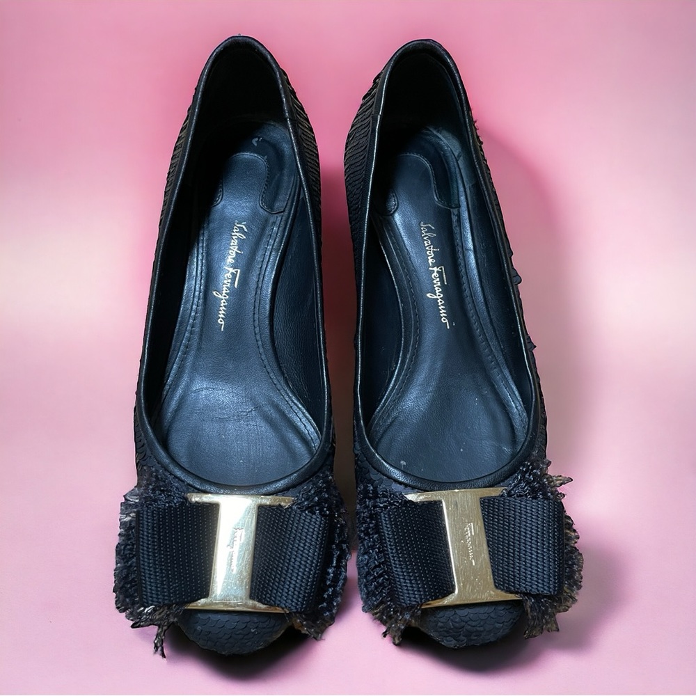 Ferragamo Limited Edition Matte Black Sequin Bow Pump Size US 5.5